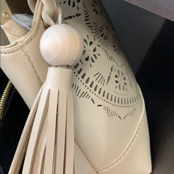 NEW Boutique! Tan Laser Cut Small Crossbody Bag - Picture 4 of 4